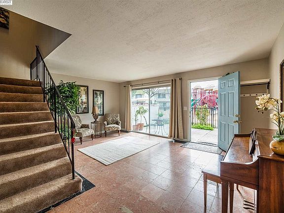 4th image of 4323 Solano Way