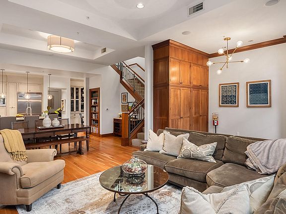 3rd image of 10606 NE 10th St Townhouse 1