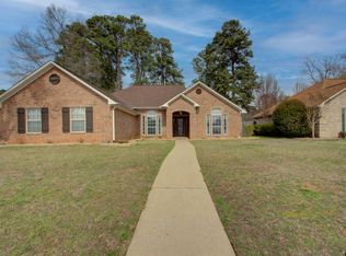 122 Corley Cir, Wake Village, TX 75501