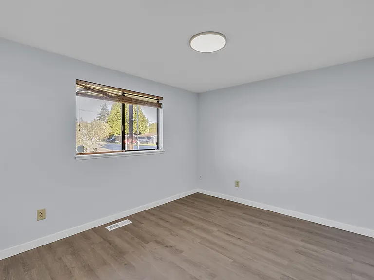 701 21st St SE — Photo 24