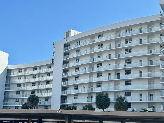 3rd image of 2731 NE 14th St Causeway #1020