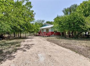 465 Calder Rd, Dale, TX 78616