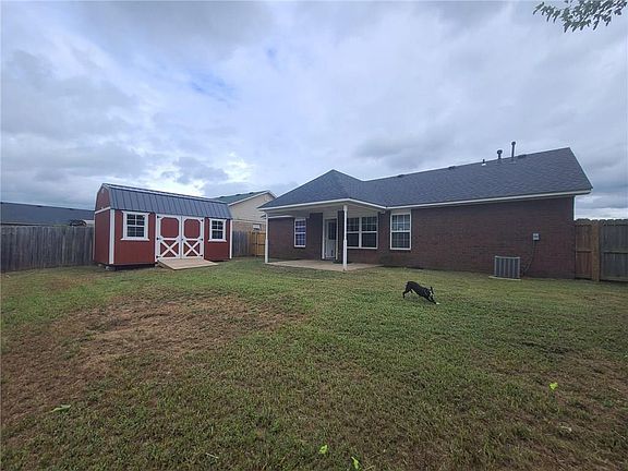 2nd image of 3711 Owen St