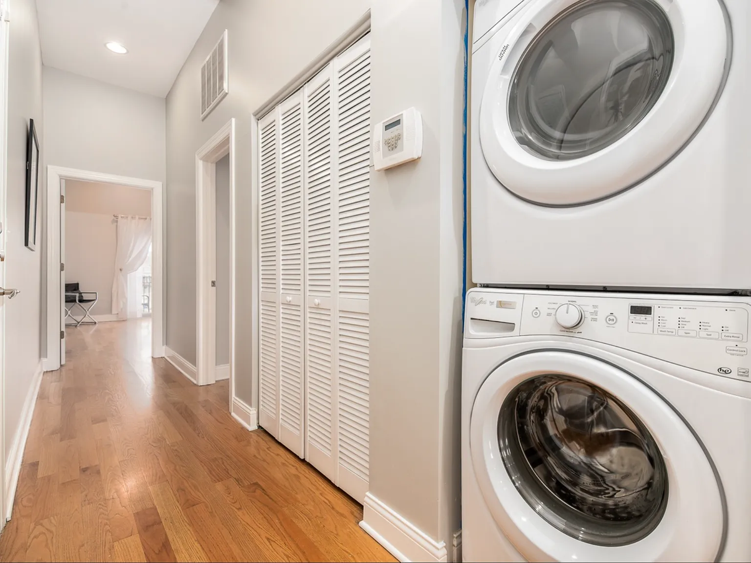 3 bed, 1950 sqft, $3,200 — Photo 2