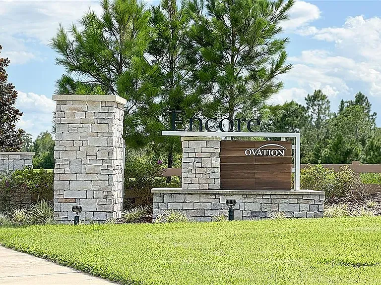 3 bed, 2.5 bath, 1833 sqft, $2,750 — Photo 2