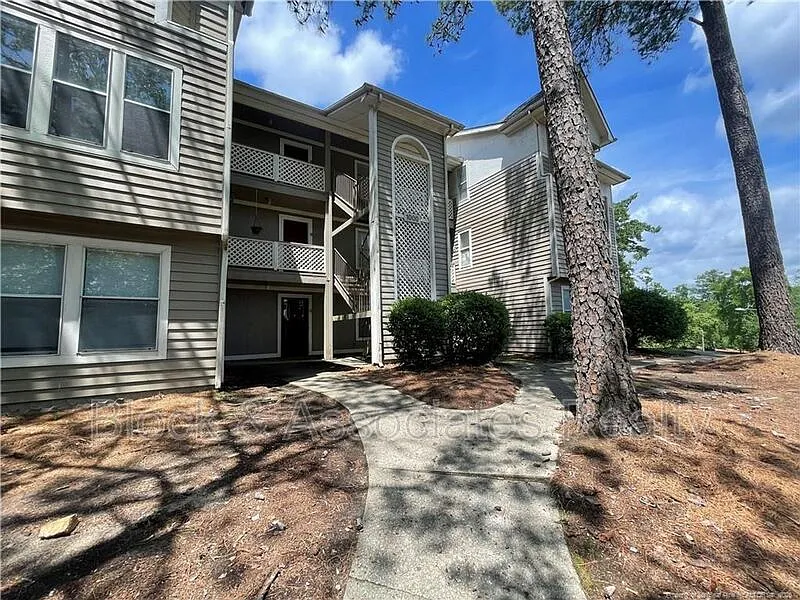2 bed, 2.0 bath, $1,050 — Photo 1