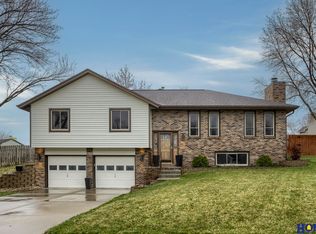 8010 Basswood Ct, Lincoln, NE 68506
