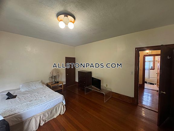 4th image of 36 Linden St APT 15