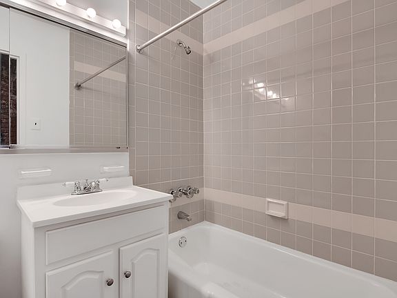 5th image of 215 W 84th St APT 606