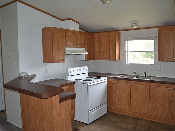 3rd image of 184 Country Ln NE