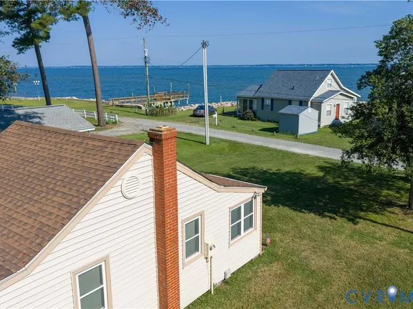 189 Riverside Dr, Deltaville, VA 23043