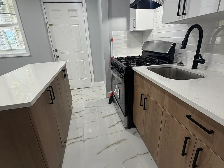 96 Eaton Pl #LL1 — Photo 2