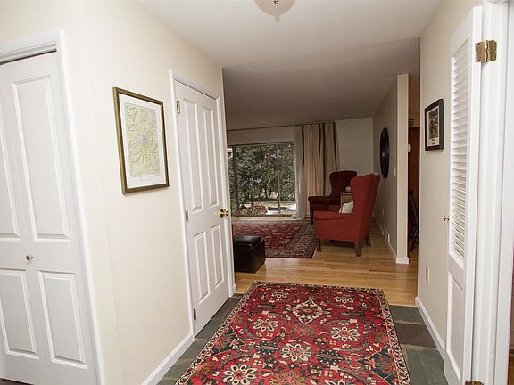 4th image of 12 Iroquois Dr