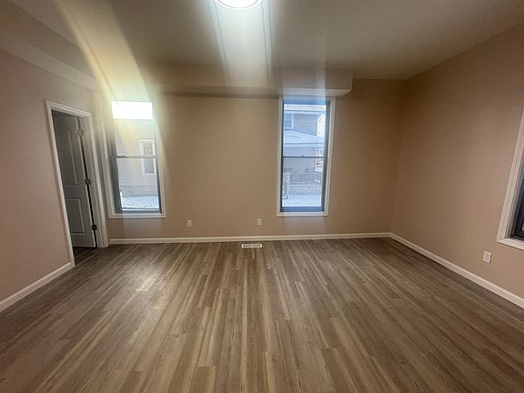 5th image of 109 W Stadium Ave