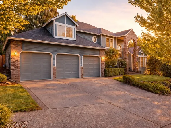 2250 River Heights Cir, West Linn, OR 97068