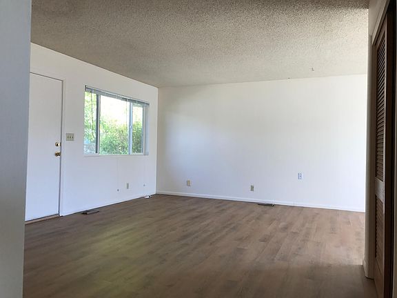 4th image of 124 Amber St #3