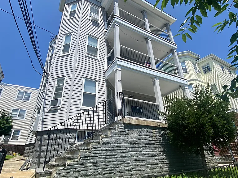 40 Temple St #3 — Photo 1