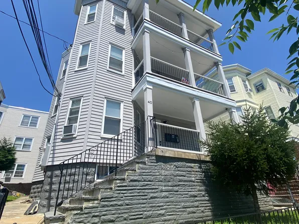 40 Temple St #3, Somerville, MA 02145