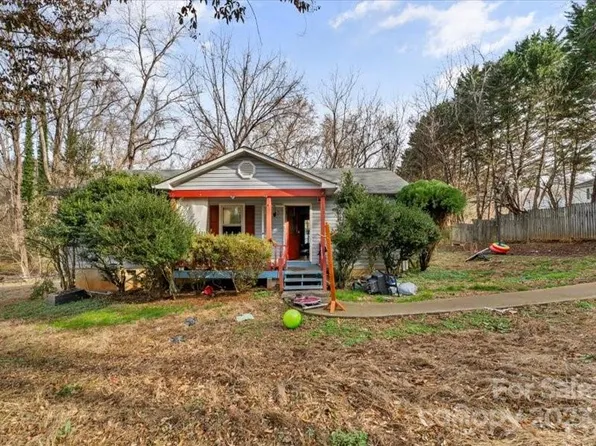 121 Berry St, Morganton, NC 28655