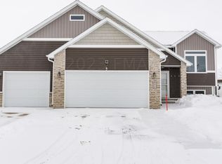 7417 15th St S, Fargo, ND