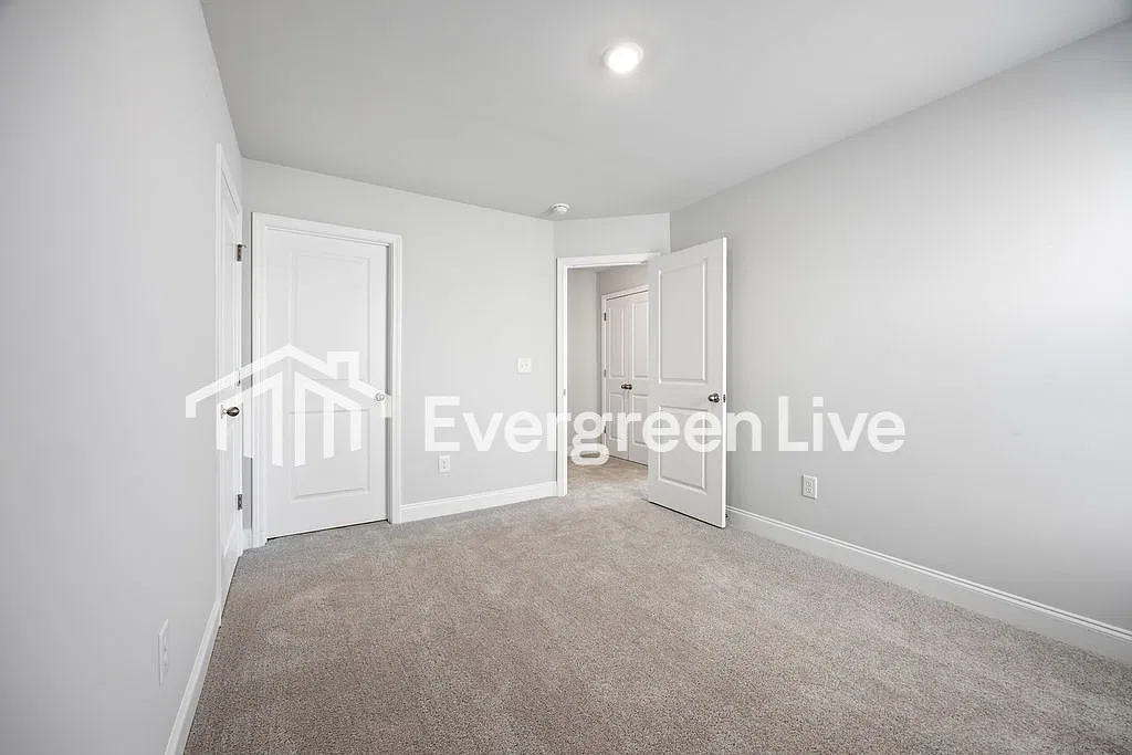 4 bed, 2.0 bath, 1982 sqft, $1,845 — Photo 2