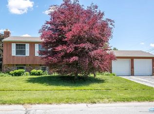 2403 Bedford Ln, Northwood, OH 43619