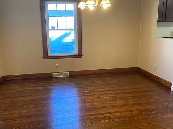 5th image of 621 Lawrence Ave