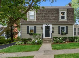 635 S Cook St, Barrington, IL 60010