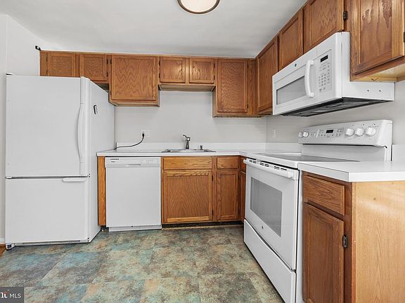 5th image of 5913 Dungeness Ln