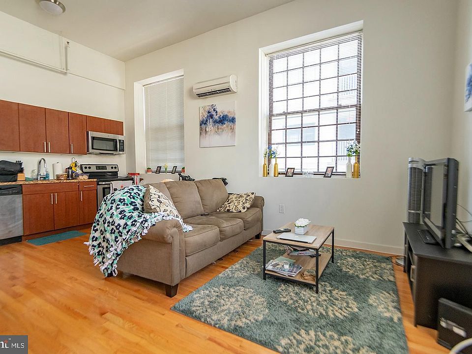 1st image of 4 Leverington Ave Unit 301