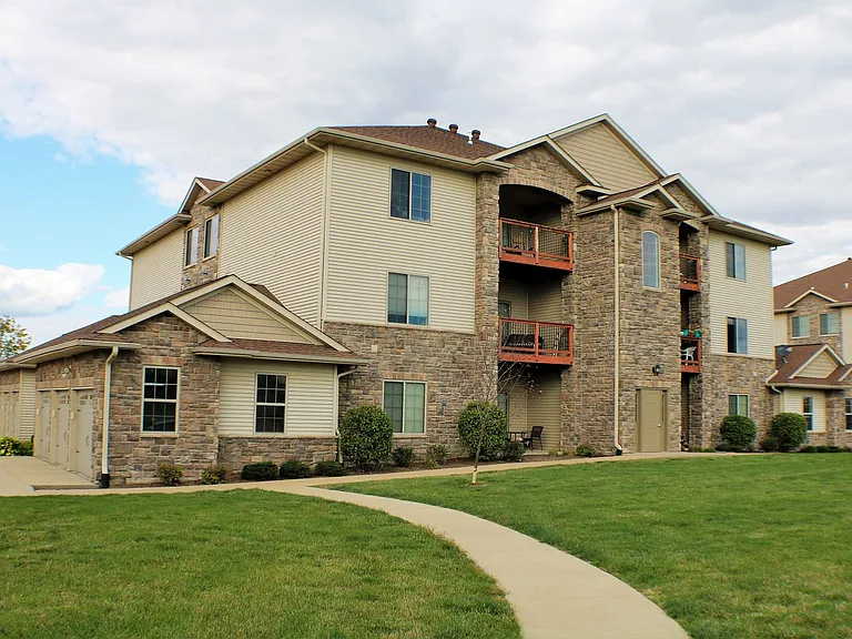 565 Pond View Drive — Photo 24