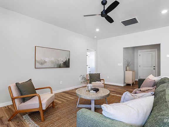 5th image of 1012 Lincoln Cir