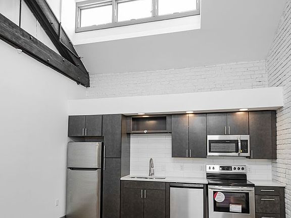 2nd image of 1809 E Franklin St #6210