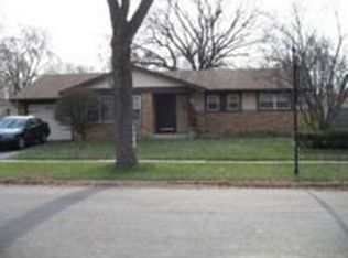 261 Pleasant Dr, Elk Grove Village, IL 60007