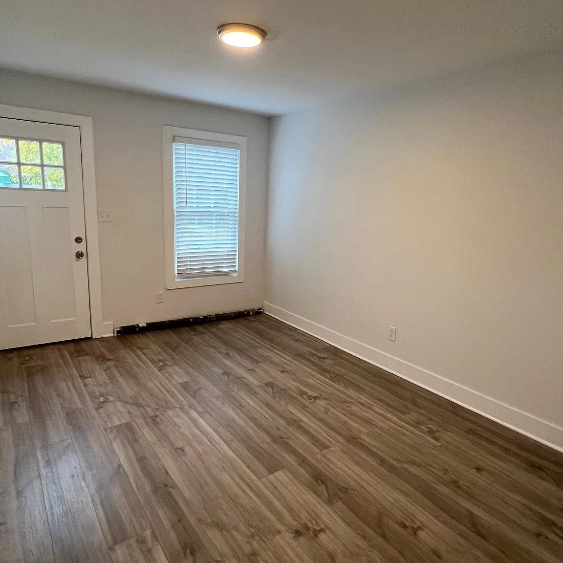 185 Laurel St — Photo 3