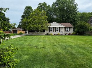 2215 E Ridgewood Dr, Seven Hills, OH 44131