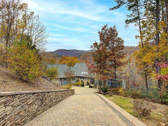 2nd image of 8 Deer Valley Ct