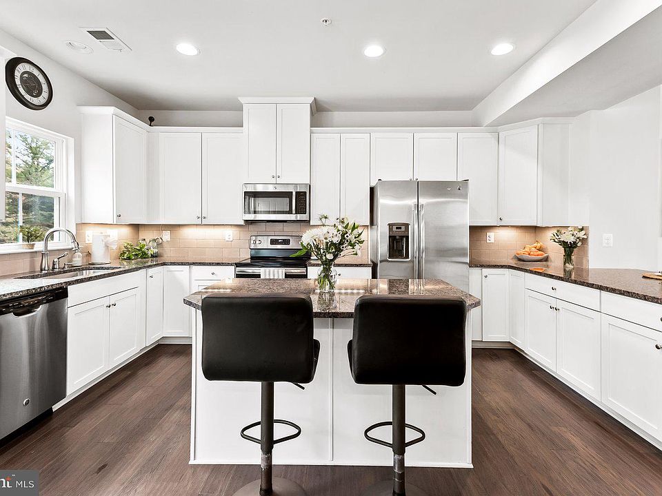 1st image of 8282 Hickory Hollow Dr