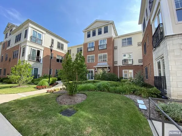 2202 The Plz, Tenafly, NJ 07670