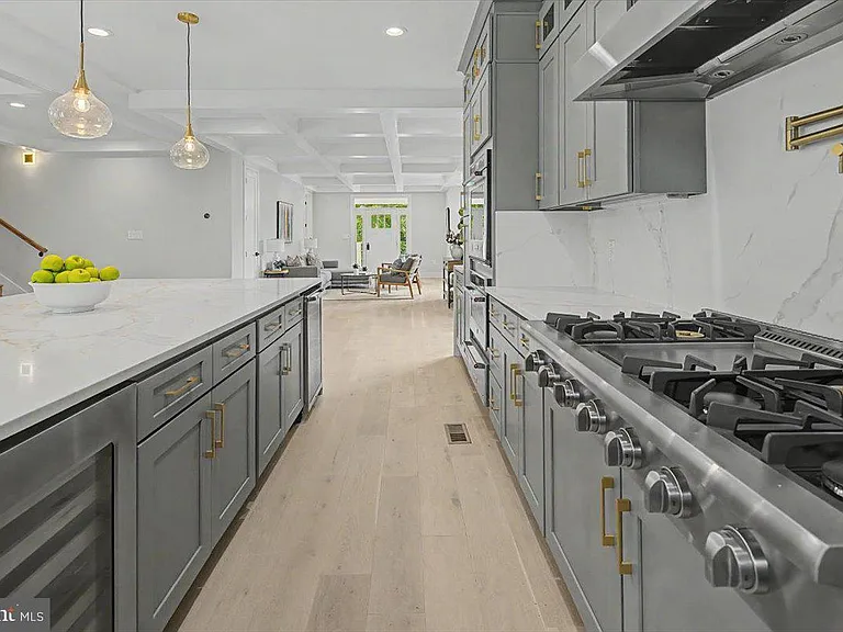 2902 Vista St NE — Photo 28