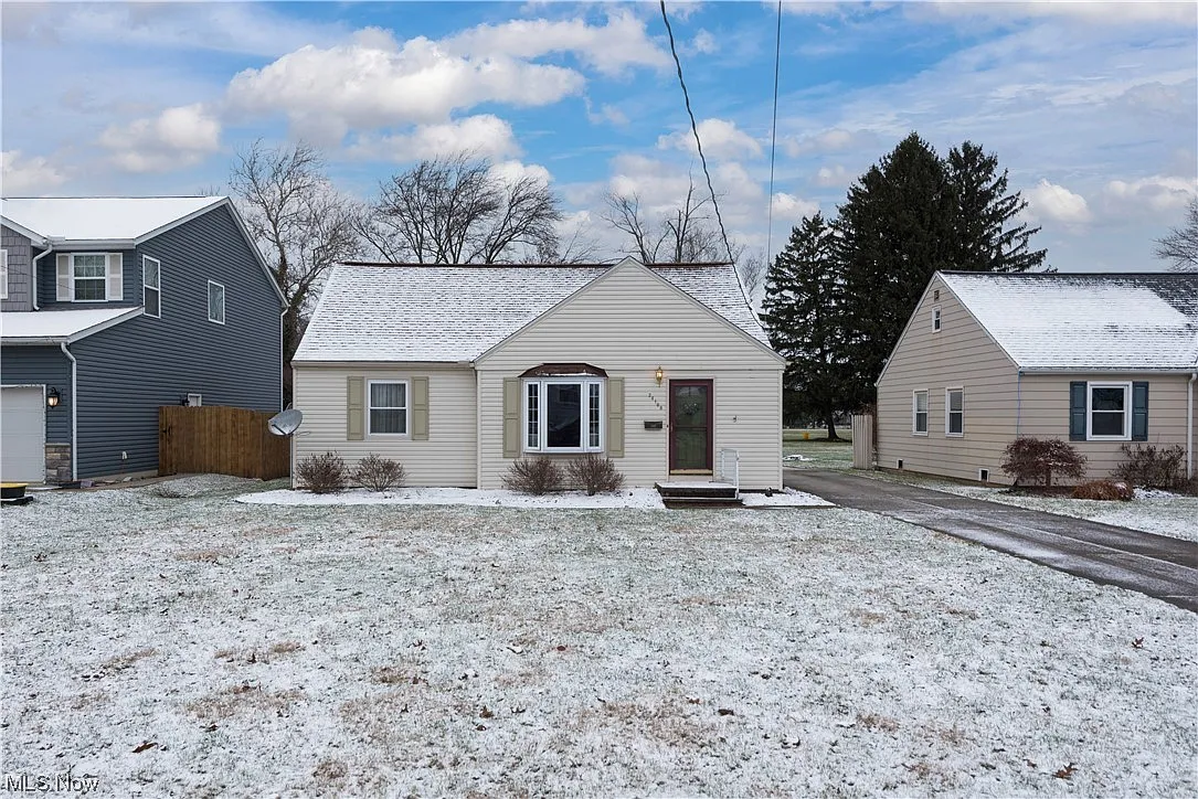24168 Hedgewood Ave photo 1