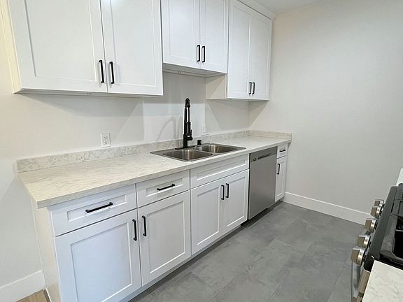 2nd image of 13440 Victory Blvd #11