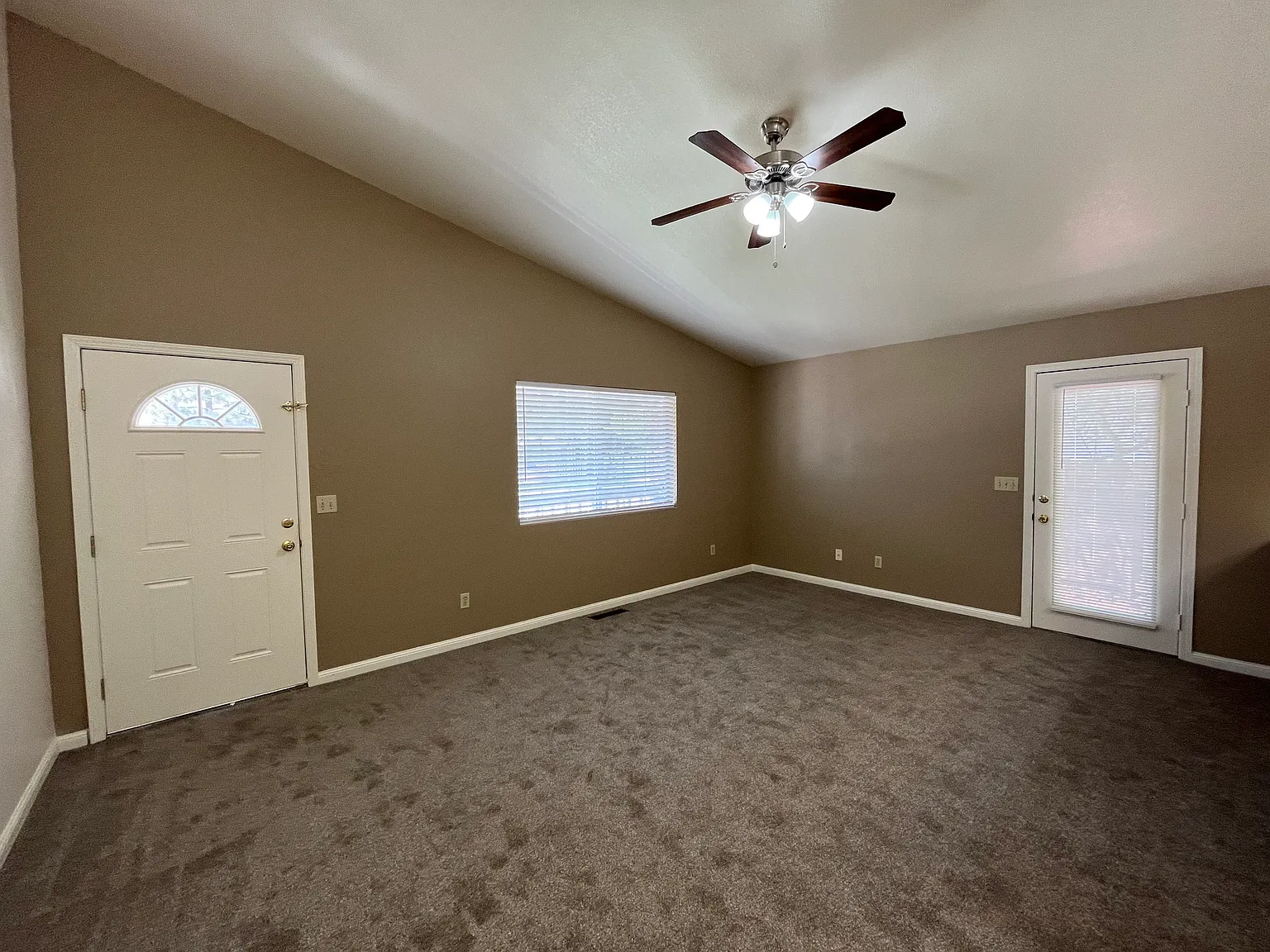 3 bed, 1303 sqft, $2,000 — Photo 2