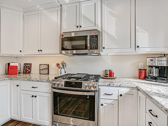 5th image of 143 Birnamwood Dr