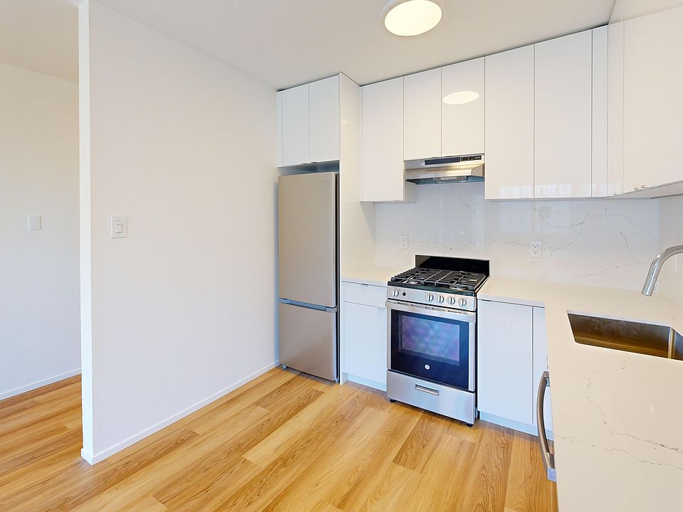 1st image of 600 Oak St APT 35
