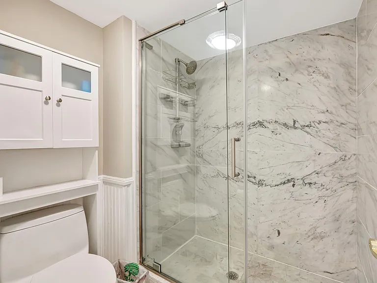 100 Beach Rd #903 — Photo 32