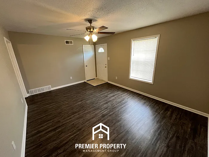 2986 Meadowfair Rd — Photo 3