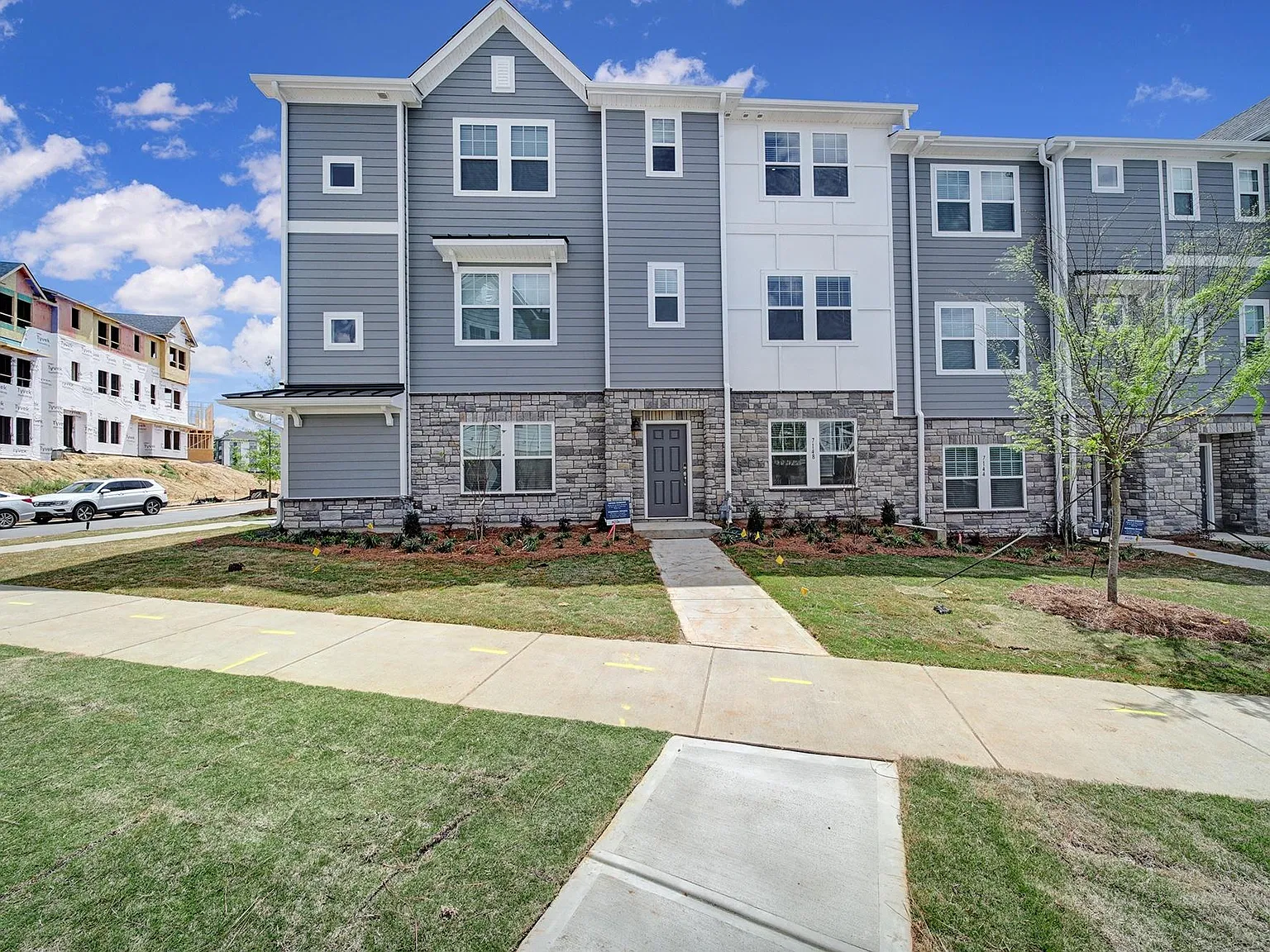 4 bed, 3.5 bath, 2098 sqft, $2,300 — Photo 1