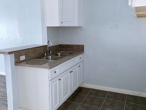 5th image of 21106 Parthenia St