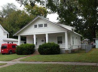 706 E 10th Ave, Winfield, KS 67156